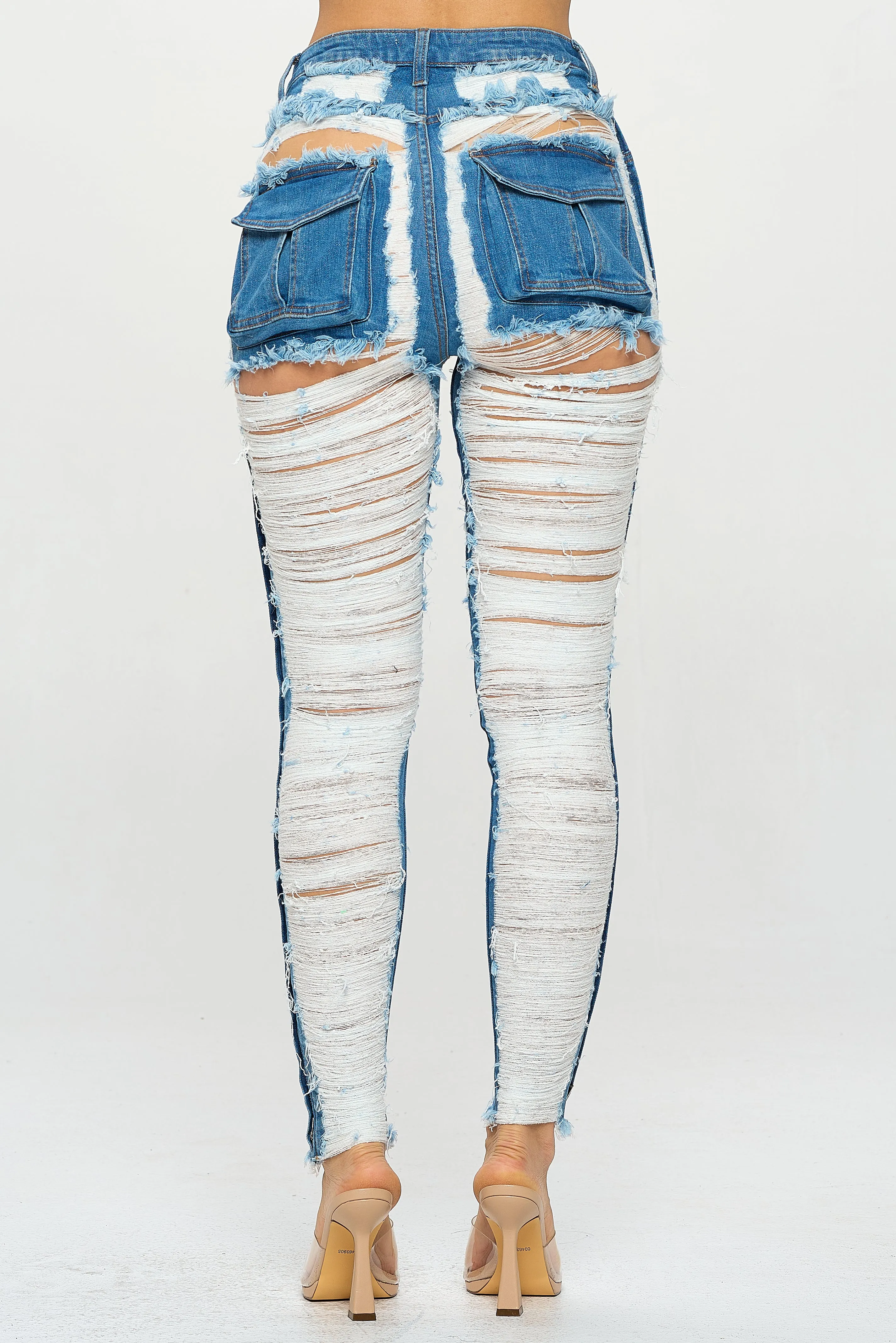 40573 Women's High Rise Frayed Front Cargo Pocket Skinny Jeans