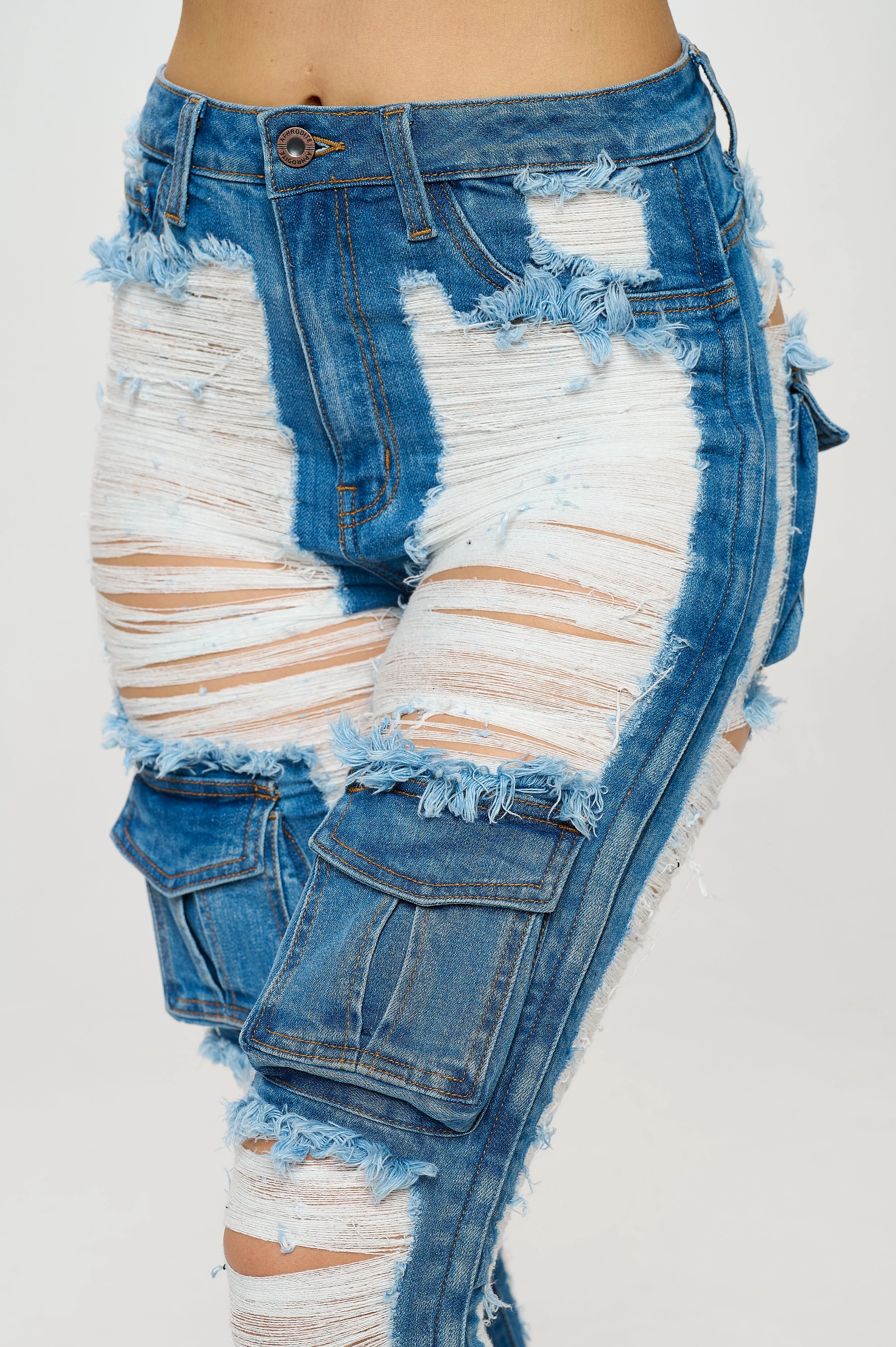 40573 Women's High Rise Frayed Front Cargo Pocket Skinny Jeans