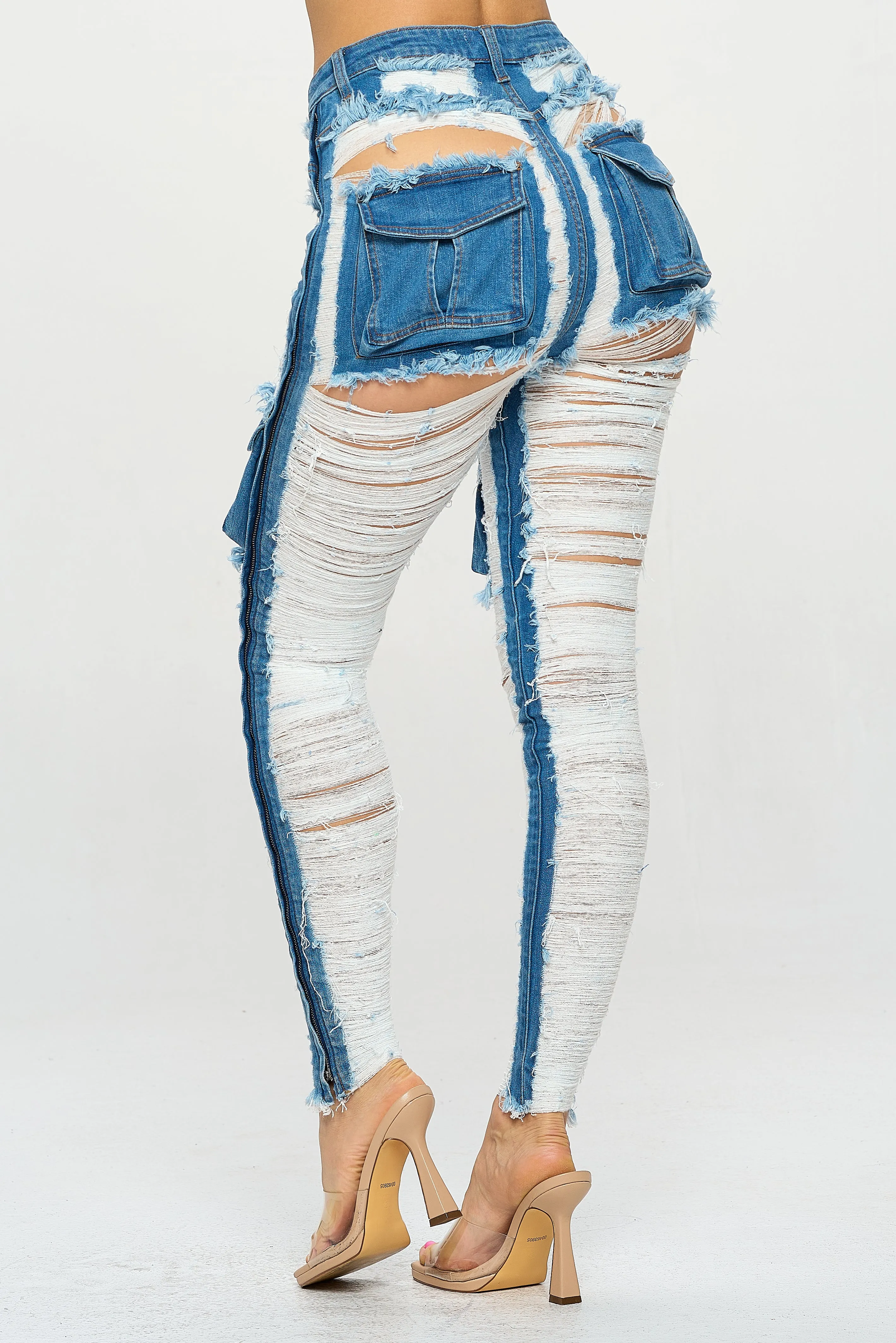 40573 Women's High Rise Frayed Front Cargo Pocket Skinny Jeans