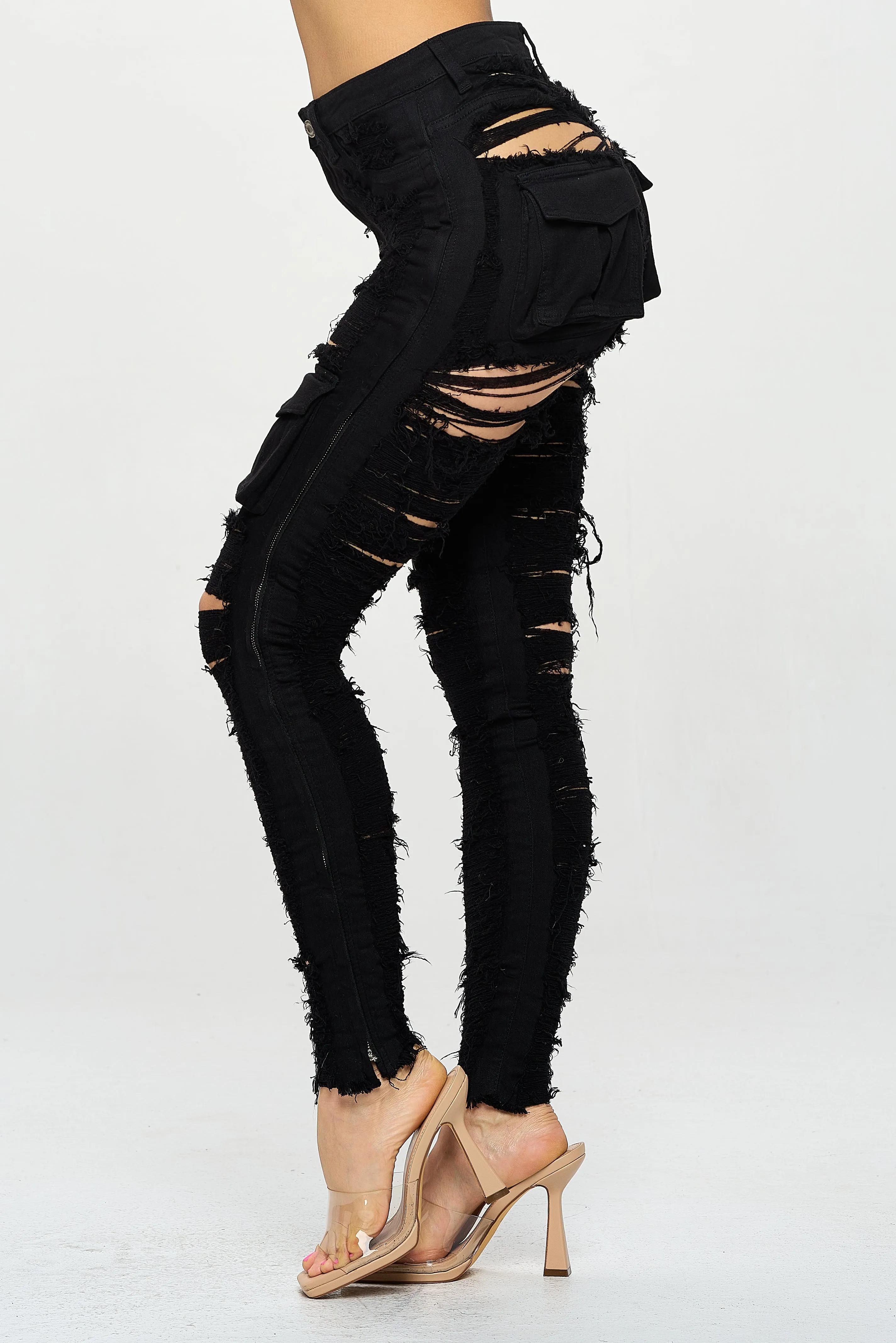 40573 Women's High Rise Frayed Front Cargo Pocket Skinny Jeans