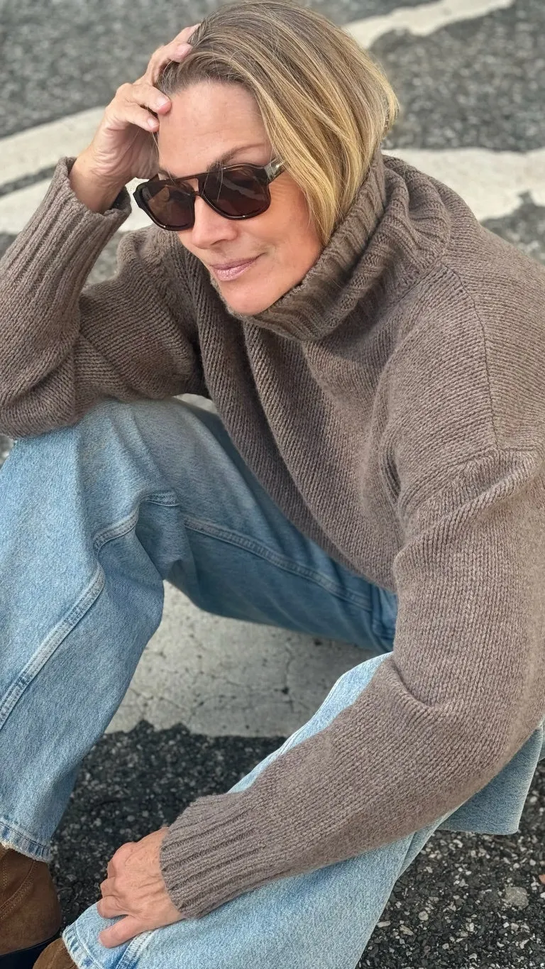 Chunky oversized Turtleneck-Pullover, walnut